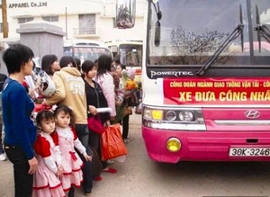 Hà Nội: Hỗ trợ xe đưa công nhân lao động về quê đón Tết