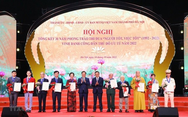 Ten outstanding citizens honored  - Ảnh 1.