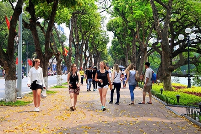 Capital welcomes 1.27 million foreign guests in first 11 months - Ảnh 1.