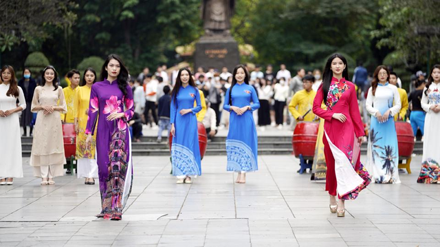 Tourism Ao Dai Festival 2022 attracts over 30,000 visitors - Ảnh 1.