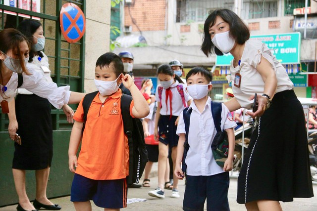 Grade1-6 learners back to school from tomorrow - Ảnh 1.