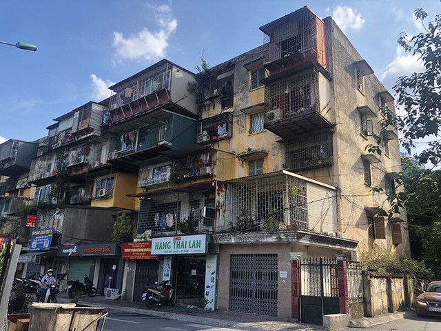 Local authorities speed up progress of old apartment building renovation- Ảnh 1. Local authorities speed up progress of old apartment building renovation- Ảnh 1.