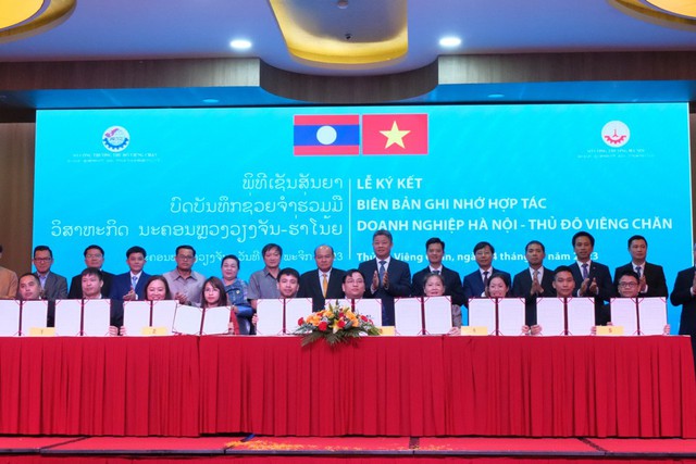 Ha Noi, Vientiane businesses sign deals to boost cooperation- Ảnh 1.