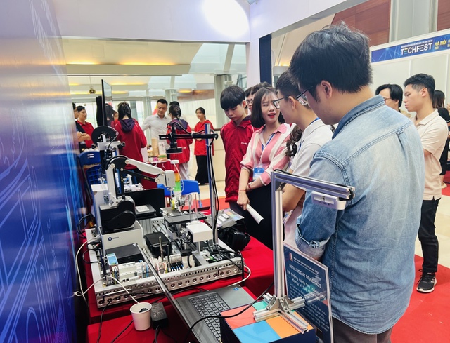 Ha Noi modernizes logistics industry - Ảnh 1. Ha Noi modernizes logistics industry - Ảnh 1.