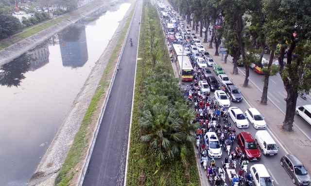 Ha Noi to pilot bicycle-only routes to ease traffic- Ảnh 1.