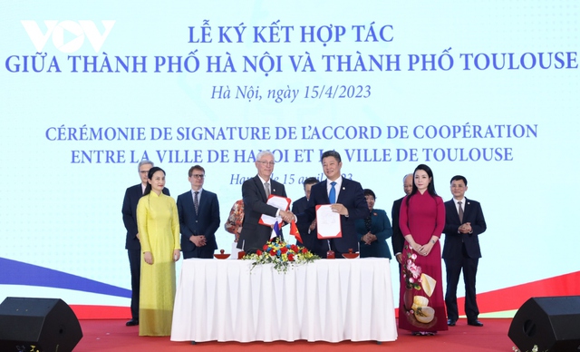 Viet Nam-France decentralized cooperation conference closed - Ảnh 2.