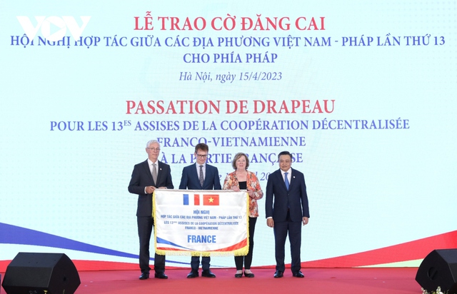 Viet Nam-France decentralized cooperation conference closed - Ảnh 1.