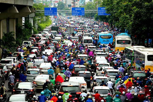 Capital doubles efforts to address traffic congestion - Ảnh 1. Capital doubles efforts to address traffic congestion - Ảnh 1.