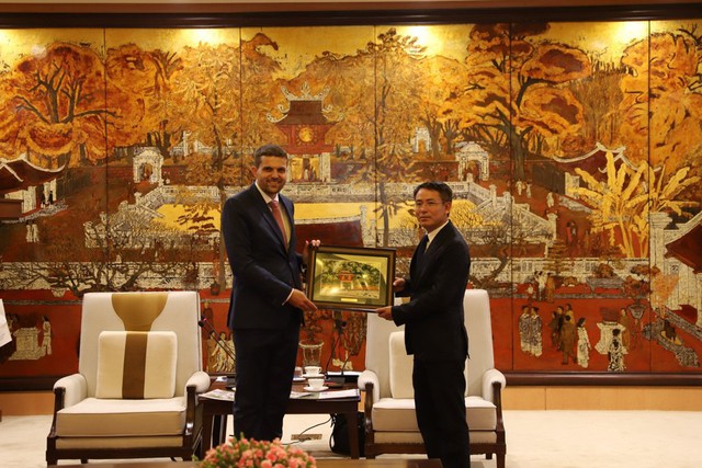 Ha Noi expects to seek Czech’s experiences to ease air pollution and traffic congestion - Ảnh 1. Ha Noi expects to seek Czech’s experiences to ease air pollution and traffic congestion - Ảnh 1.