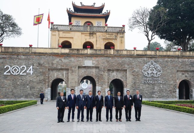 Presidents of Viet Nam, Philippines visit Thang Long Imperial Citadel- Ảnh 4.