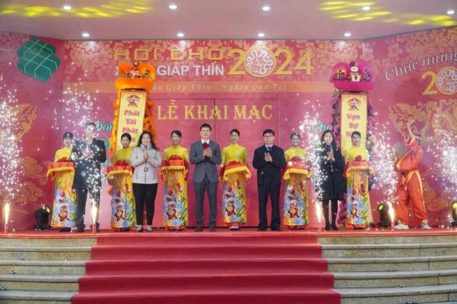 Spring fair opens in Ha Noi- Ảnh 1.