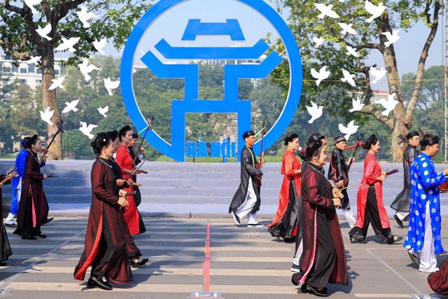 "Cultural Festival for Peace" marks Ha Noi’s 70th Liberation Day- Ảnh 10.