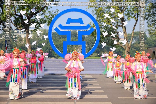 "Cultural Festival for Peace" marks Ha Noi’s 70th Liberation Day- Ảnh 11.