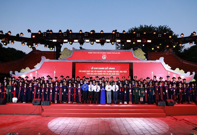 Top 100 graduates honored  - Ảnh 1.