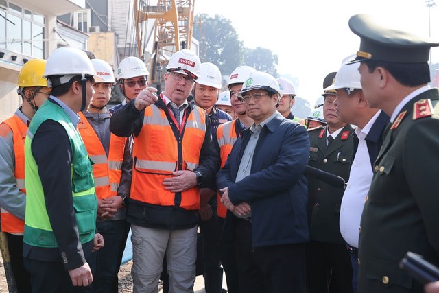 Prime Minister makes field trips to key projects in Ha Noi, HCMC- Ảnh 1.