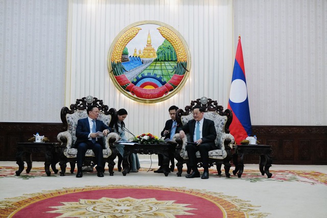 Secretary of Ha Noi Party Committee meets with Laos Prime Minister- Ảnh 1.