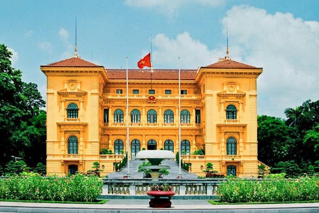 Symbolic buildings bear witness to history- Ảnh 2.