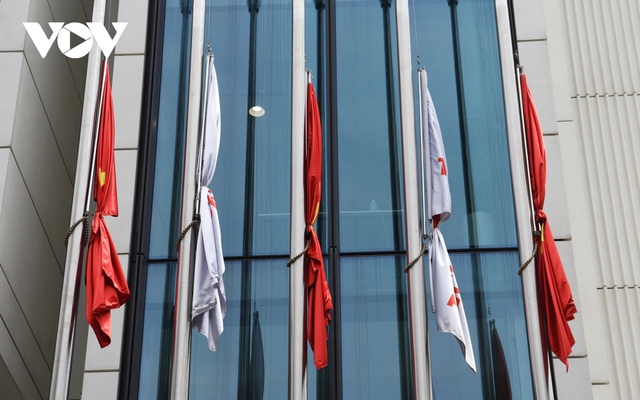 Flags flown at half-mast to honor Party General Secretary Nguyen Phu Trong- Ảnh 4.