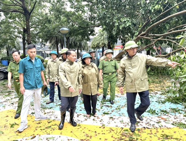 Secretary inspects post-typhoon recovery efforts- Ảnh 1.