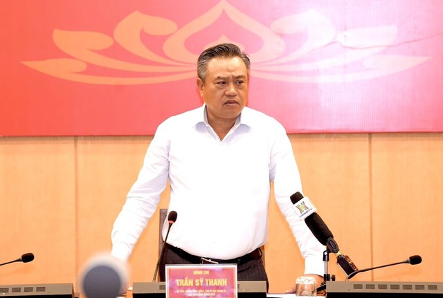 Residents encouraged to work from home Monday ahead of Typhoon Matmo's landfall- Ảnh 1.