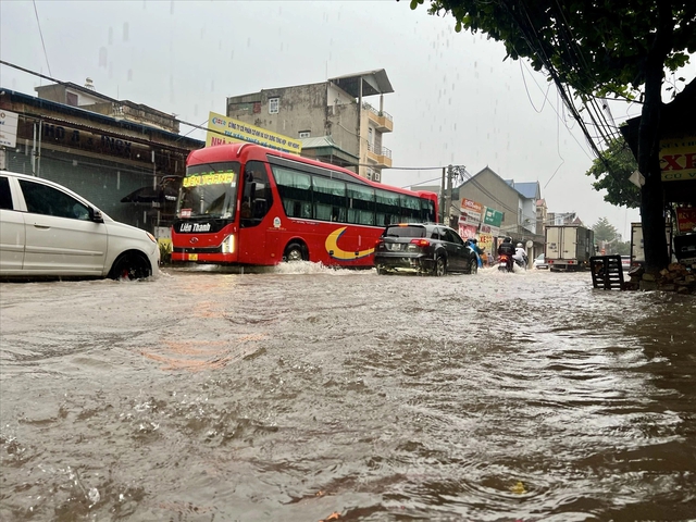 Ha Noi urged to adopt ‘sponge city’ model to mitigate flooding- Ảnh 1.