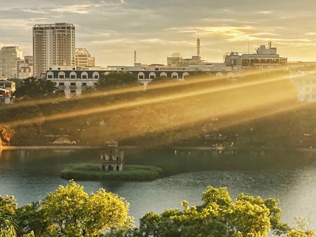 Ha Noi to renovate Hoan Kiem Lake area for park development- Ảnh 1.