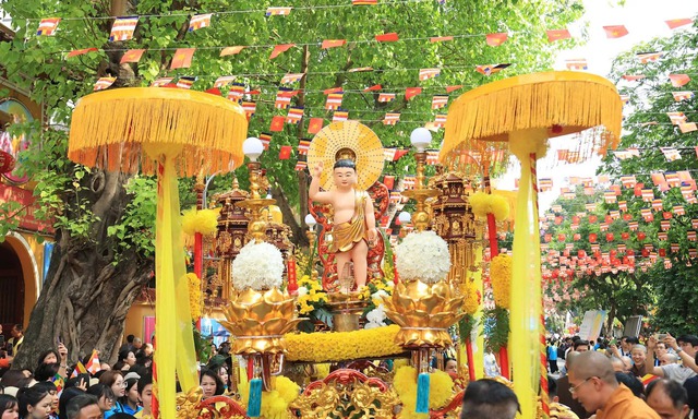 Buddha's sacred relics honored in Ha Noi- Ảnh 2. Buddha's sacred relics honored in Ha Noi- Ảnh 2.