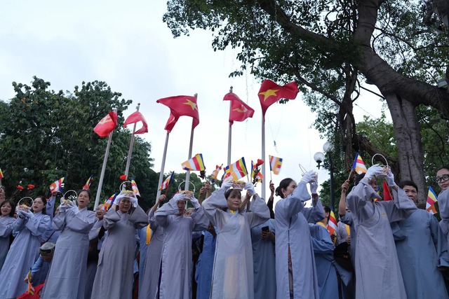 Buddha's sacred relics honored in Ha Noi- Ảnh 4. Buddha's sacred relics honored in Ha Noi- Ảnh 4.