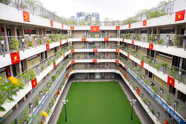 Ha Noi adorned with national flags ahead of National Day celebrations- Ảnh 8. Ha Noi adorned with national flags ahead of National Day celebrations- Ảnh 8.