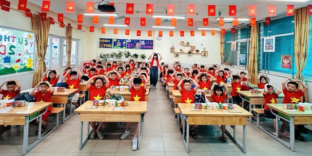 Ha Noi adorned with national flags ahead of National Day celebrations- Ảnh 9. Ha Noi adorned with national flags ahead of National Day celebrations- Ảnh 9.