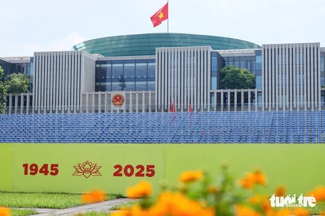 Ha Noi adorned with national flags ahead of National Day celebrations- Ảnh 3. Ha Noi adorned with national flags ahead of National Day celebrations- Ảnh 3.