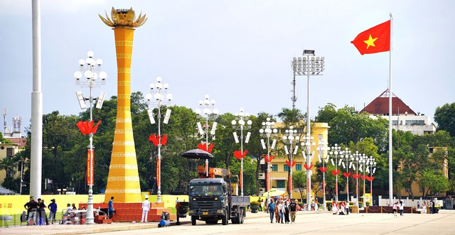 Ha Noi adorned with national flags ahead of National Day celebrations- Ảnh 1. Ha Noi adorned with national flags ahead of National Day celebrations- Ảnh 1.