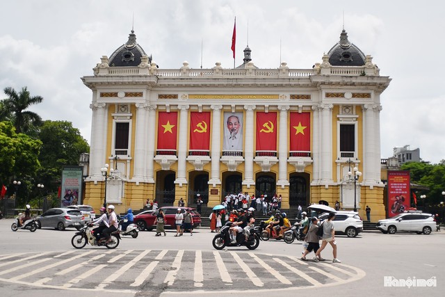 Ha Noi adorned with national flags ahead of National Day celebrations- Ảnh 4. Ha Noi adorned with national flags ahead of National Day celebrations- Ảnh 4.