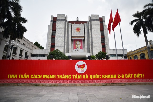 Ha Noi adorned with national flags ahead of National Day celebrations- Ảnh 6. Ha Noi adorned with national flags ahead of National Day celebrations- Ảnh 6.