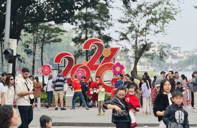 Ha Noi served 560,000 holiday-makers during 2026 New Year break - Ảnh 1. Ha Noi served 560,000 holiday-makers during 2026 New Year break - Ảnh 1.