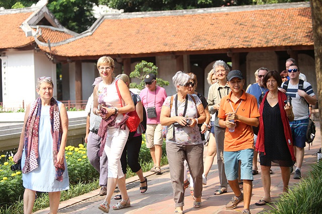 Foreign arrivals to capital city soars by rise 22% in Jan-Sept period- Ảnh 1.