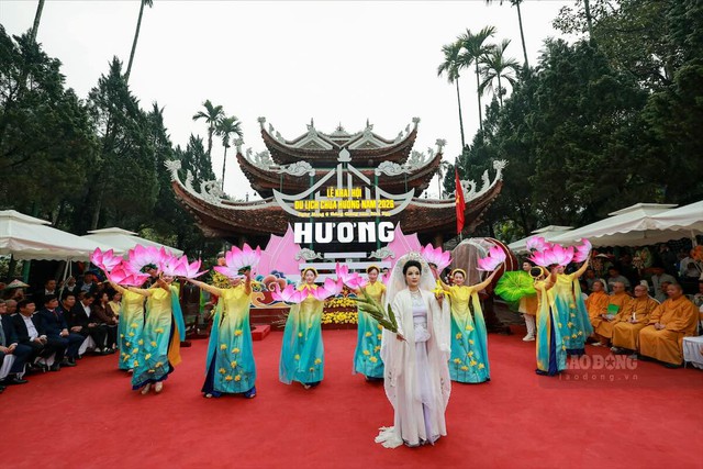 Huong Pagoda festival blends heritage, technology and serene pilgrimages- Ảnh 1.
