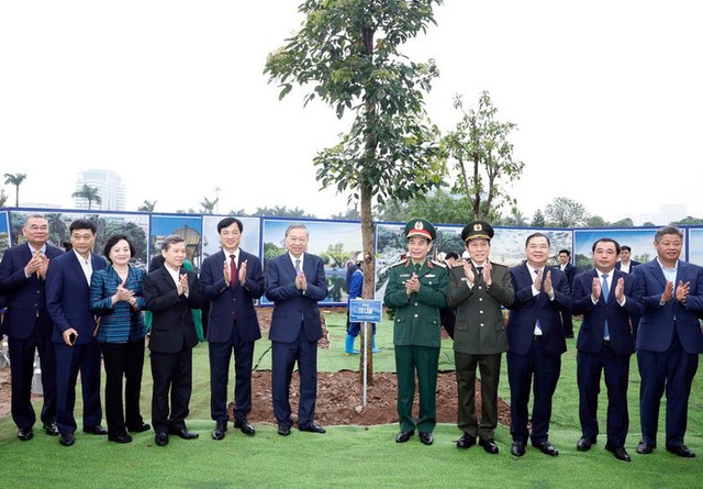 Party chief launches Tet tree planting- Ảnh 1.
