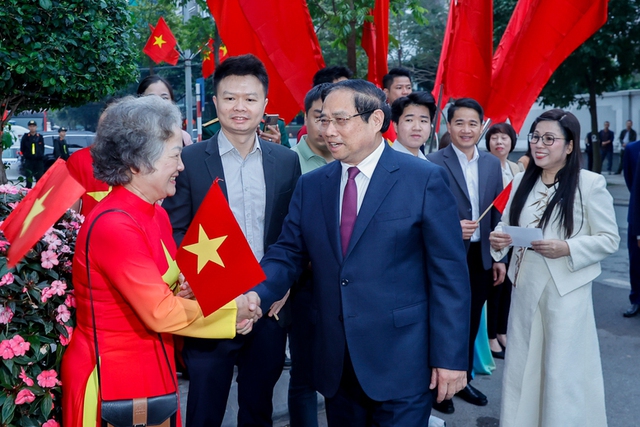 PM votes in Ha Noi as nationwide election underway- Ảnh 1.