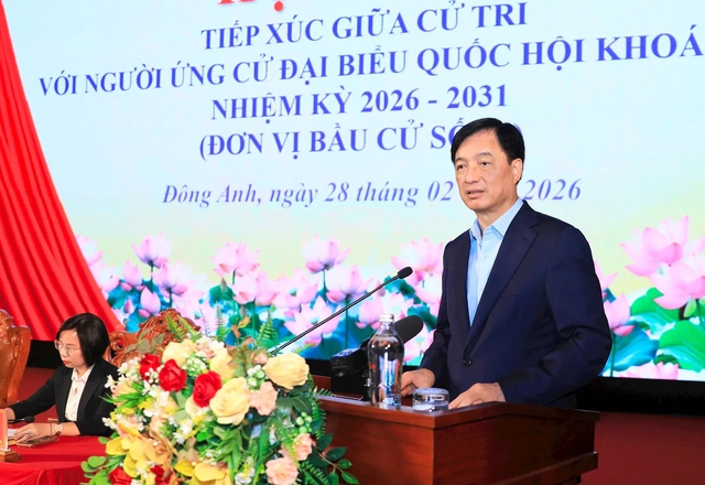 Secretary of the Ha Noi Party Committee outlines agenda at voter meeting- Ảnh 1.