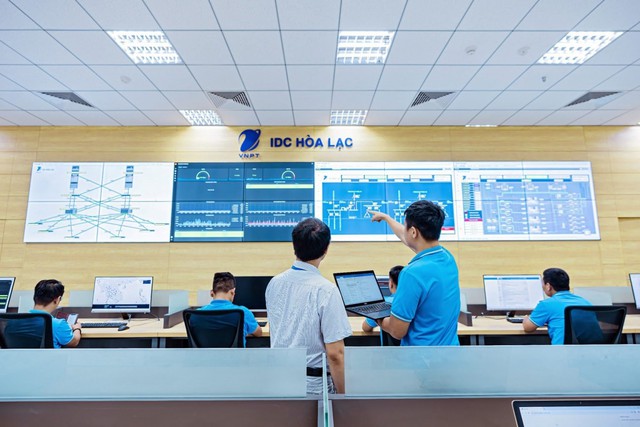 Ha Noi Party chief calls for removing bottlenecks at Hoa Lac Hi-Tech Park- Ảnh 1.