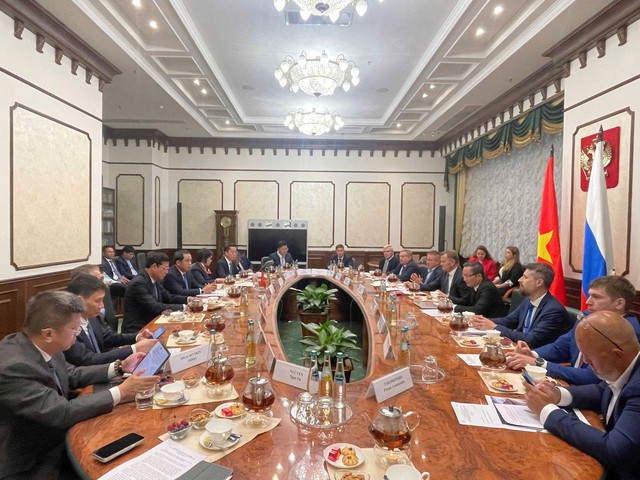 Ha Noi promotes cooperation with Russia in urban railway development- Ảnh 1.