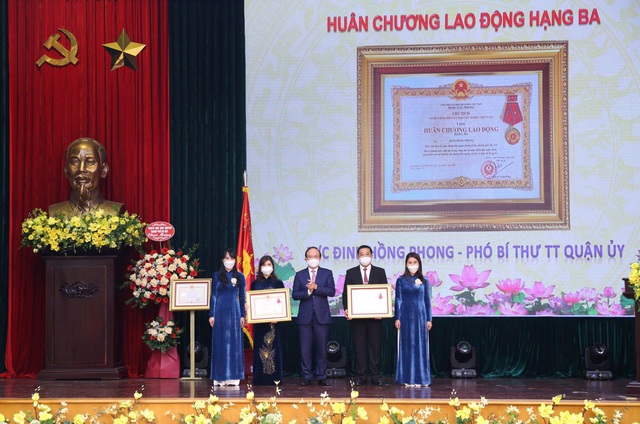 Quận Hoàn Kiếm đón nhận Huân chương Độc lập hạng Nhất - Ảnh 2.