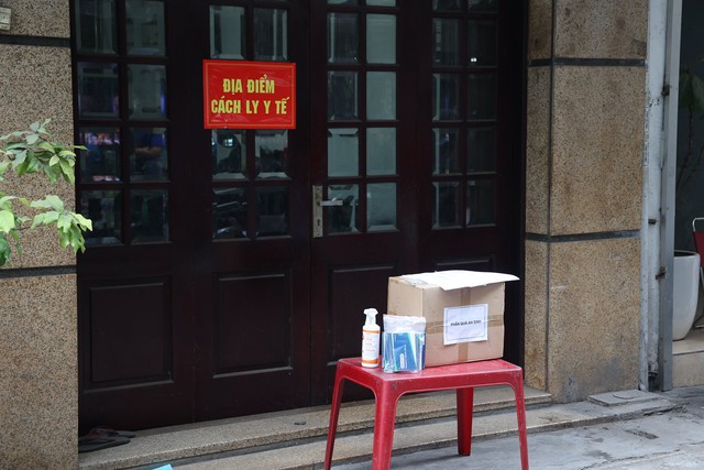 3 quận, huyện chuyển từ 'vùng cam' về cấp độ 2, quận Cầu Giấy 'tăng nhiệt' - Ảnh 1. 3 quận, huyện chuyển từ 'vùng cam' về cấp độ 2, quận Cầu Giấy 'tăng nhiệt' - Ảnh 1.