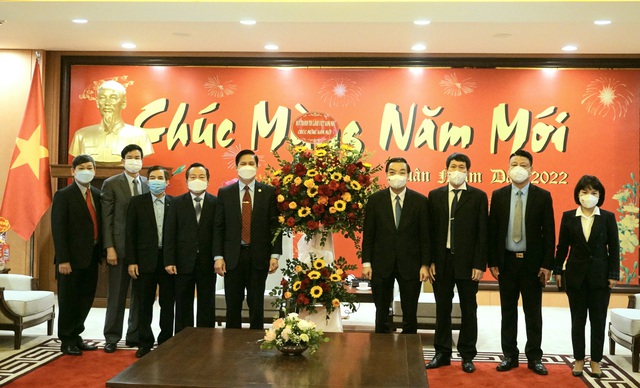 Chủ tịch Hà Nội tiếp Tổng Hội thánh Tin lành Việt Nam (miền Bắc) và Tòa Giáo phận Hưng Hóa thăm, chúc Tết - Ảnh 1.