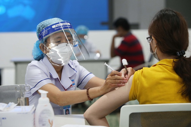 Ngày 24/1: Số ca mắc COVID-19 tại Hà Nội giảm hơn với 2.801 ca - Ảnh 1.