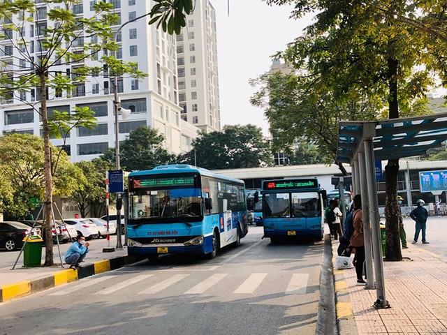 Hà Nội: Gần 30 nghìn lượt xe buýt phục vụ nhu cầu đi lại dịp Tết - Ảnh 1.
