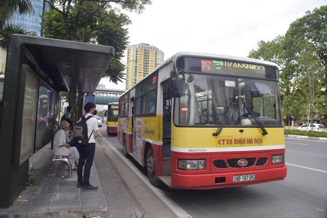 Từng bước phục hồi hoạt động xe buýt Thủ đô - Ảnh 1.