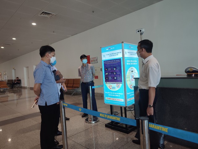 Kiểm tra y tế phòng chống dịch Đậu mùa khỉ tại sân bay Nội Bài - Ảnh 1.