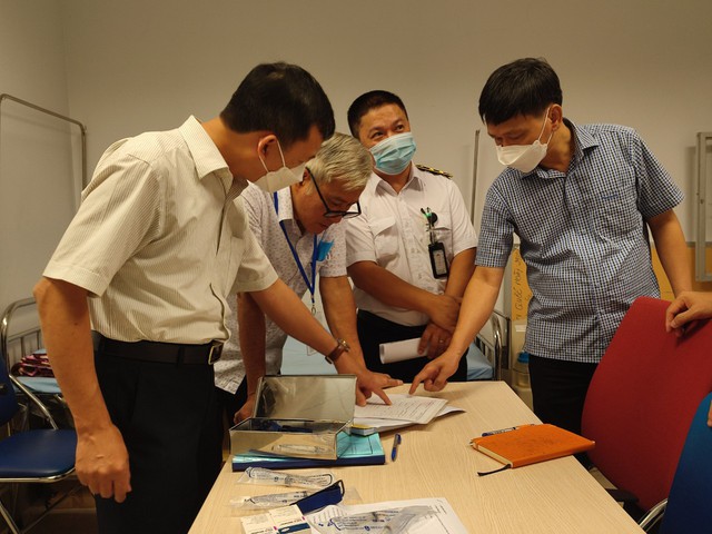 Kiểm tra y tế phòng chống dịch Đậu mùa khỉ tại sân bay Nội Bài - Ảnh 2.